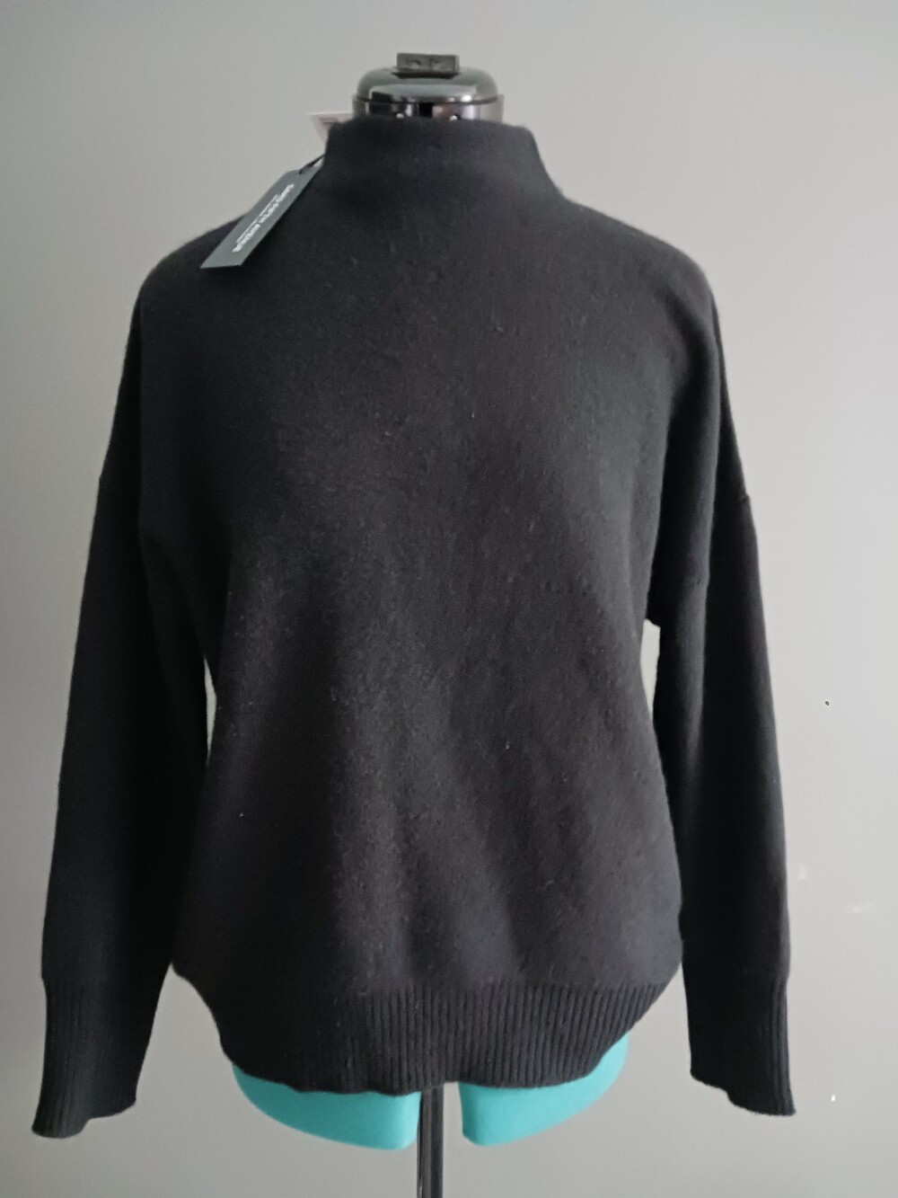 NWT Saks Fifth Avenue Black Cashmere Sweater Size M
